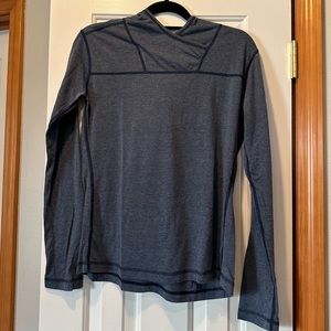 Stio light weight long sleeve pull over hoodie